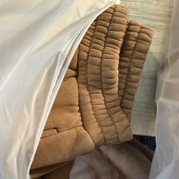 Comfrt Hoodie and Sweatpants Set in Teddy - Picture 6 of 6